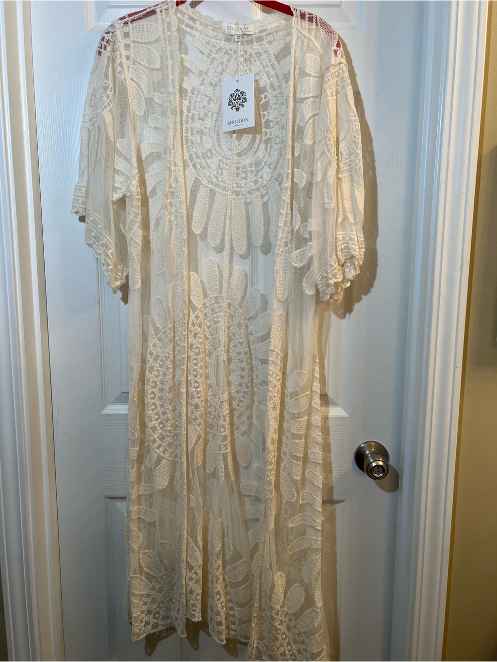 🦋 NWT Rebellion Cream Lace Kimono Cover size medium
